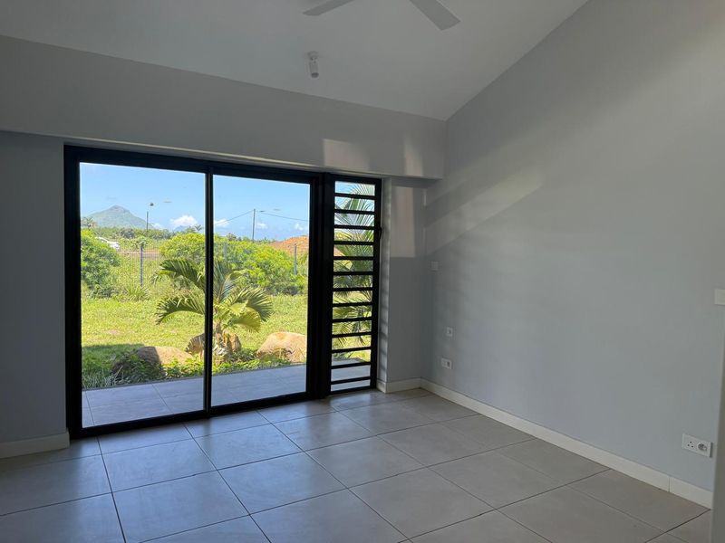 Spacious Family Villa with Private Pool & Mountain Views Rs 95 000 per month - Photo 10