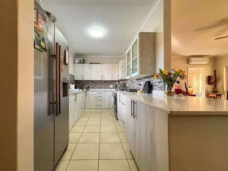 Newly Renovated Retirement Living with Exceptional Off-Grid Features in Amberfield, Howick - Photo 5