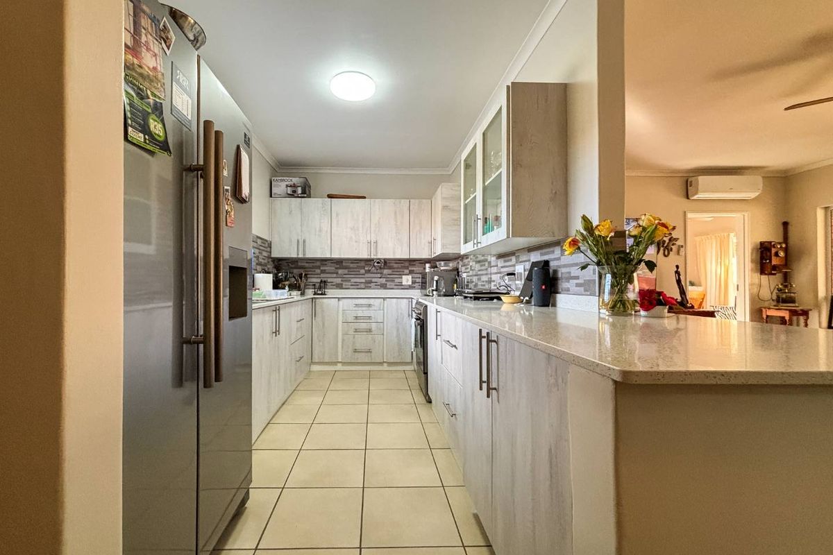 Newly Renovated Retirement Living with Exceptional Off-Grid Features in Amberfield, Howick - Photo 5
