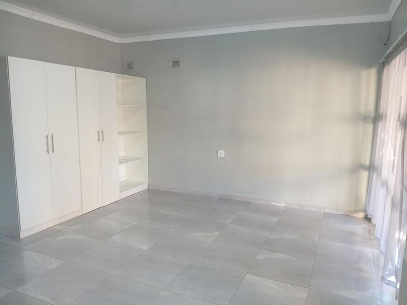 Practical One-Bedroom, One-Bathroom Rental in Richards Bay's Meer En See - Photo 1
