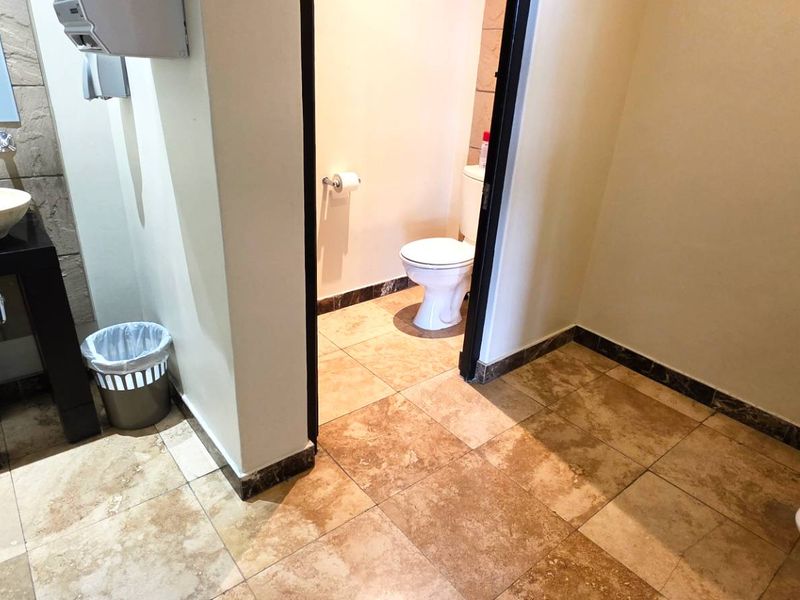 Spacious First Floor Office with Private Balcony - Photo 10