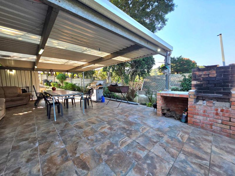 Spacious 4-Bedroom Family Home for Sale in Northdene/ Queensburgh - Photo 3