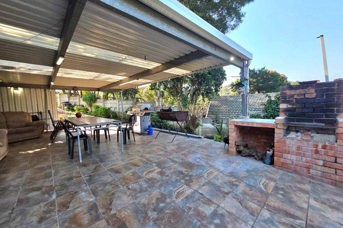 Spacious 4-Bedroom Family Home for Sale in Northdene/ Queensburgh - Photo 3