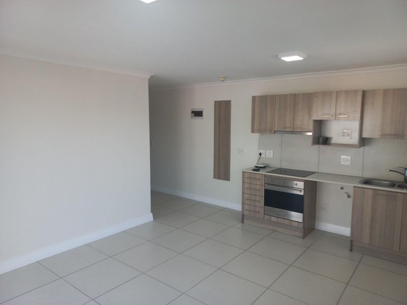 Comfortable and spacious lock-up-and-go ideal for a young professional - Photo 5
