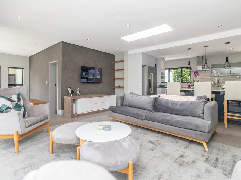 Exceptional, Immaculate, Modern Home for Sale in Hurlingham Manor - Photo 9