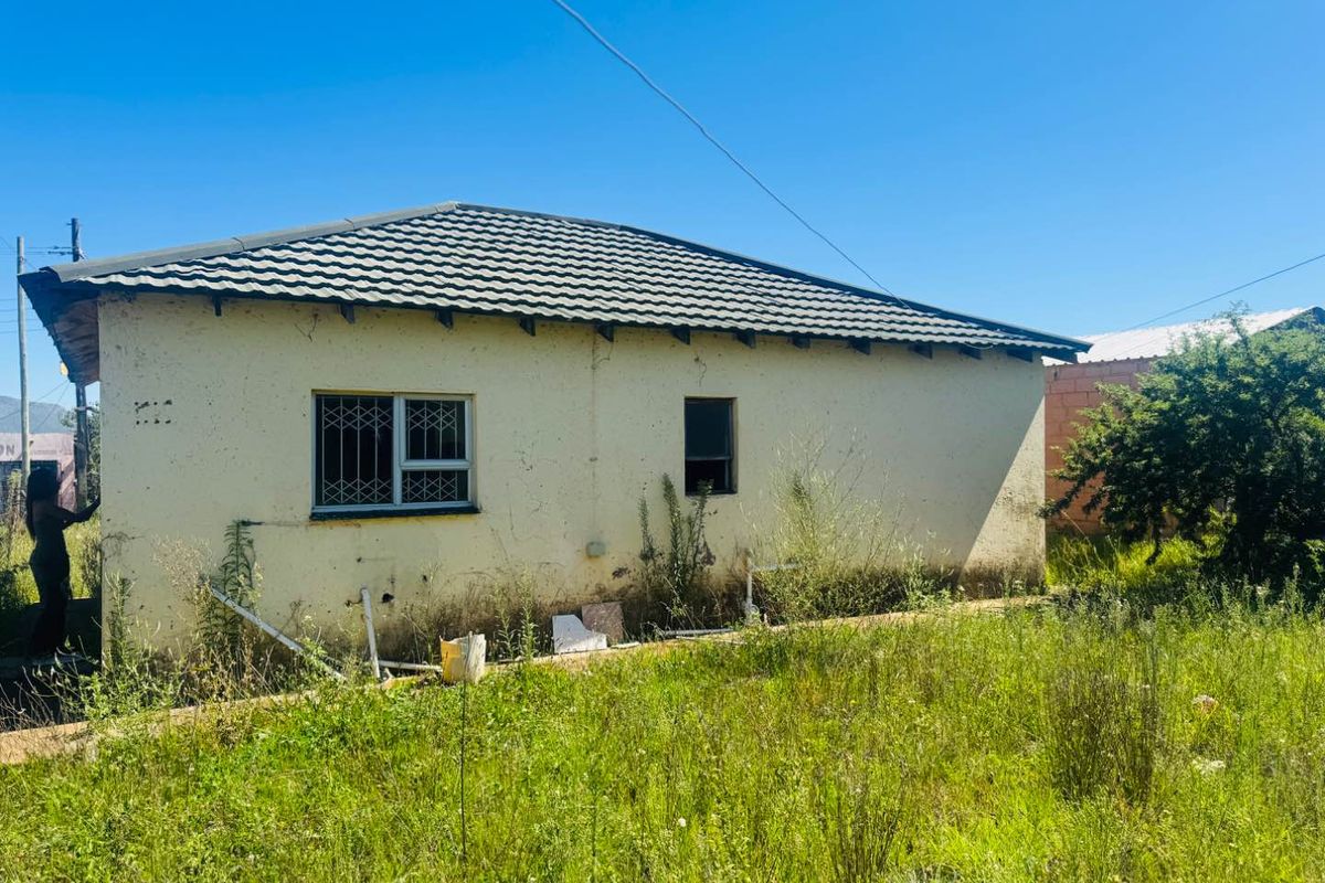 Charming 3-Bedroom Home for Sale in Queenstown Ezibeleni - Photo 3