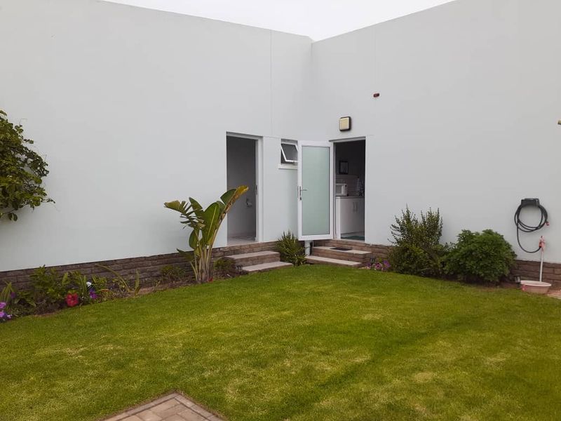 MODERN WELL-MAINTAINED HOUSE WITH FLAT FOR SALE IN HENTIES BAY - NAMIBIA - Photo 5