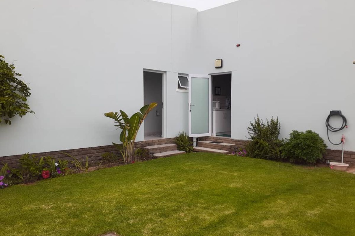 MODERN WELL-MAINTAINED HOUSE WITH FLAT FOR SALE IN HENTIES BAY - NAMIBIA - Photo 5