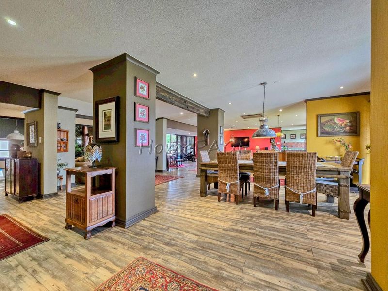Central Walvis Bay:  BEAUTIFUL, VERY SPACIOUS 5 Bedr home, IN A SOUGHT AFTER POSITION, is for Sale - Photo 5