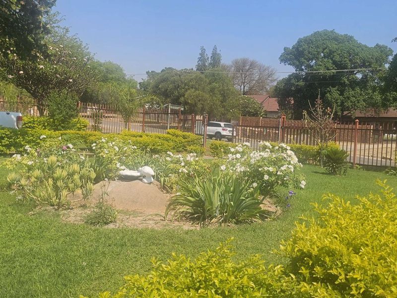 Massive 3 bedroom house for sale in Elandsrand - Photo 5