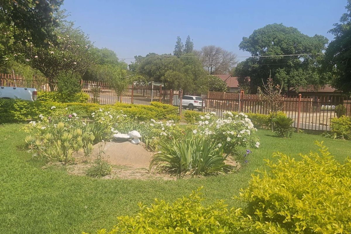 Massive 3 bedroom house for sale in Elandsrand - Photo 5