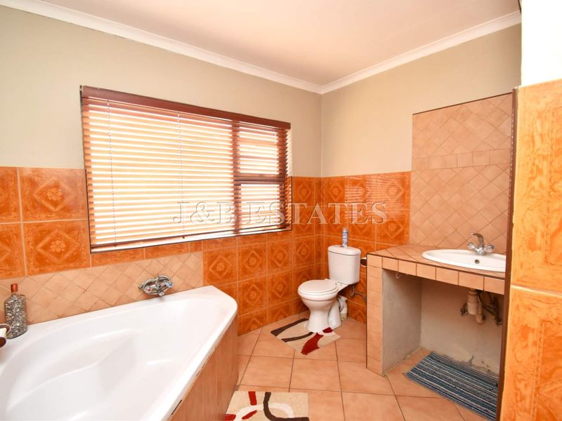 Spacious 3-Bedroom Family Home - Photo 6