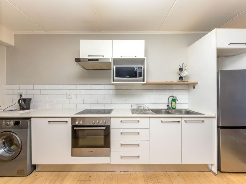 LOCK-UP-AND-GO AIRBNB / INVESTMENT PROPERTY - Photo 3