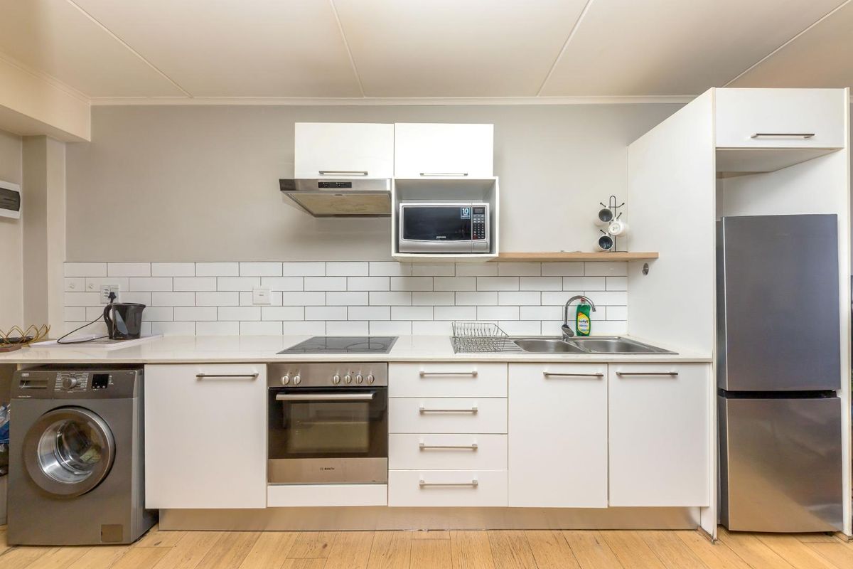 LOCK-UP-AND-GO AIRBNB / INVESTMENT PROPERTY - Photo 3