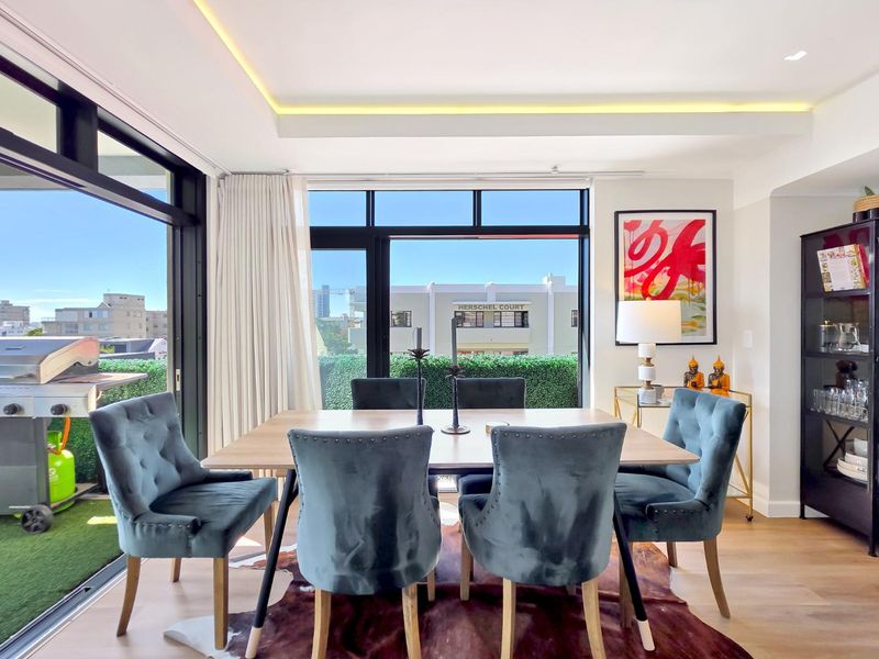 Beautifully designed and curated home in the heart of Fresnaye - Photo 7