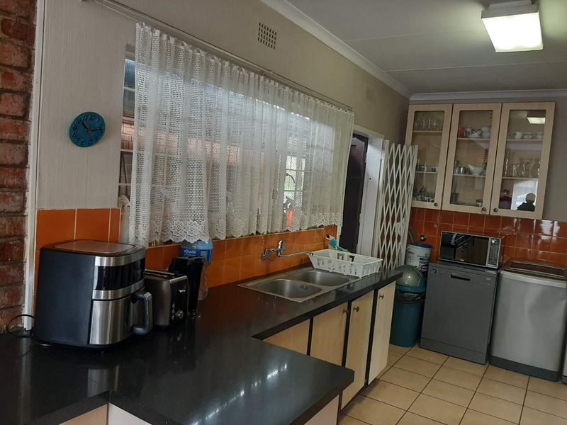 3 Bedroom House in Glen Vista for 1 999 000.00 - Photo 6