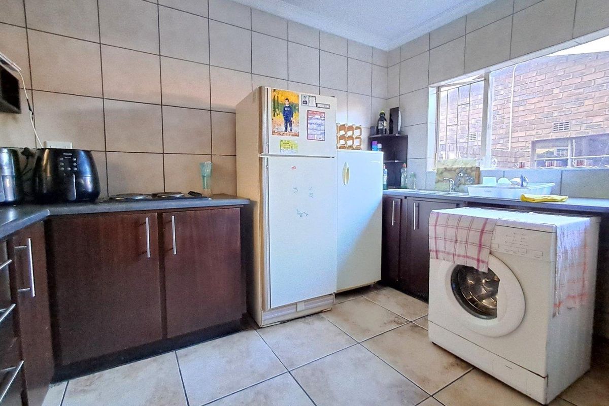 3 Bedroom Duplex Unit in Brackenhurst - Photo 5