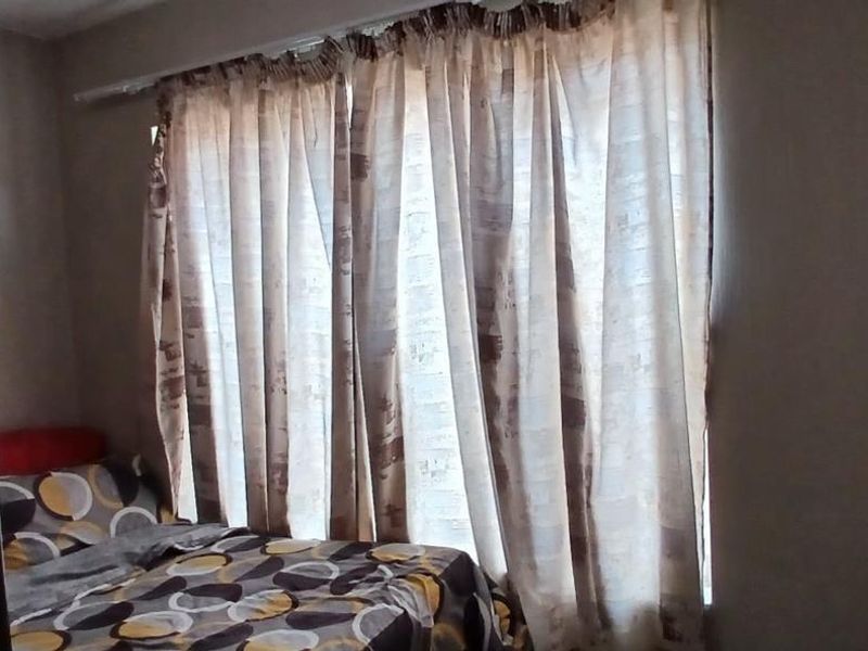 Secure ground-floor living with a private garden and top safety - Photo 8