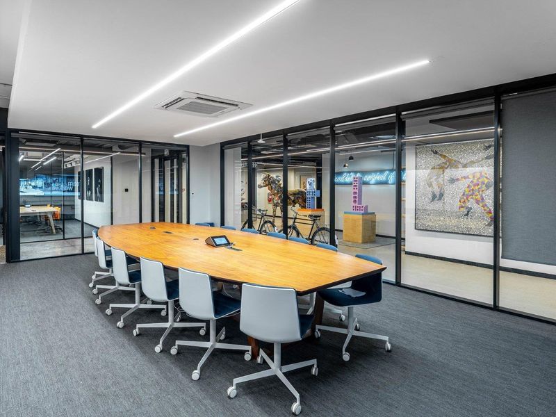 Serviced 20-person office in Harrington street - Photo 8