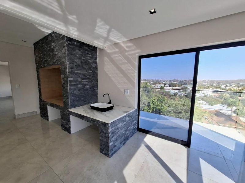 Exquisite New Home with Breathtaking Views – Ludwigsdorf N$13,000,000 - Photo 6