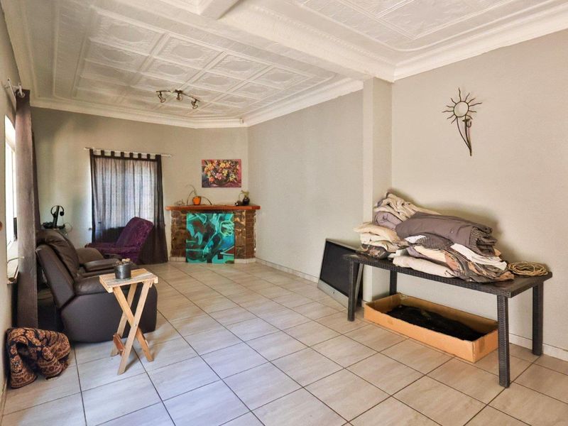 Family Home with Investment Potential in Westdene! - Photo 10