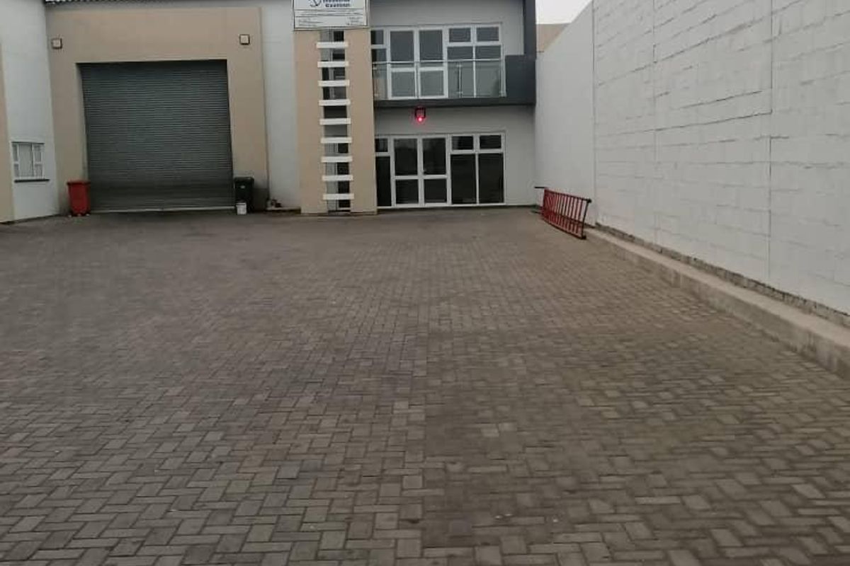 INDUSTRIAL WAREHOUSE FOR SALE WALVISBAY - Photo 4