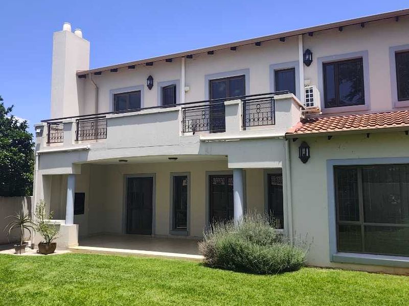 4 Modern Home to Rent in secure estate Waterkloof Ridge - Photo 4