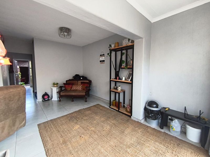 3 Bedroom Duplex Townhouse for Sale - Photo 9
