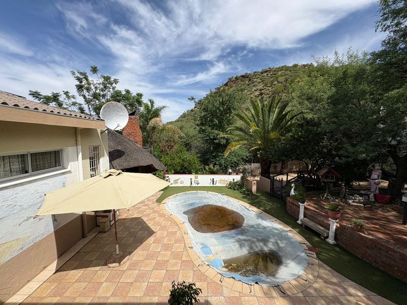 Large Plot - House - Plus Flat - Space - Garden & Pool - Photo 2