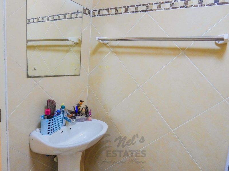 Townhouse in secure complex for sale - Photo 9