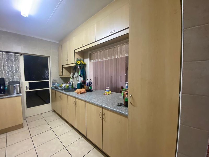 Pet Friendly Simplex for Sale - Photo 3