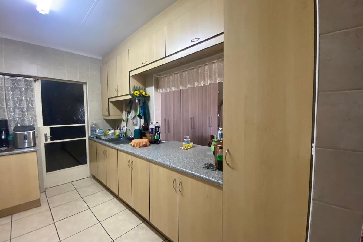 Pet Friendly Simplex for Sale - Photo 3