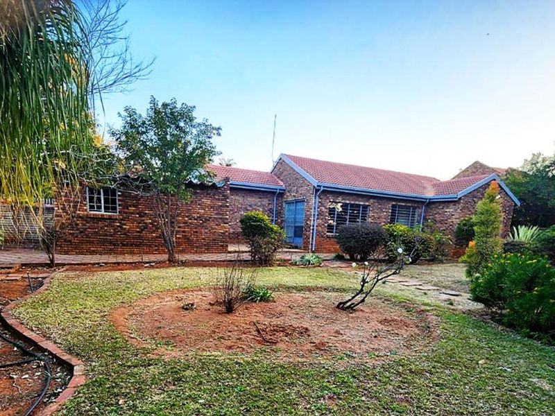 Priced to Sell - 3 Bedroom -2 Bathroom - Photo 2