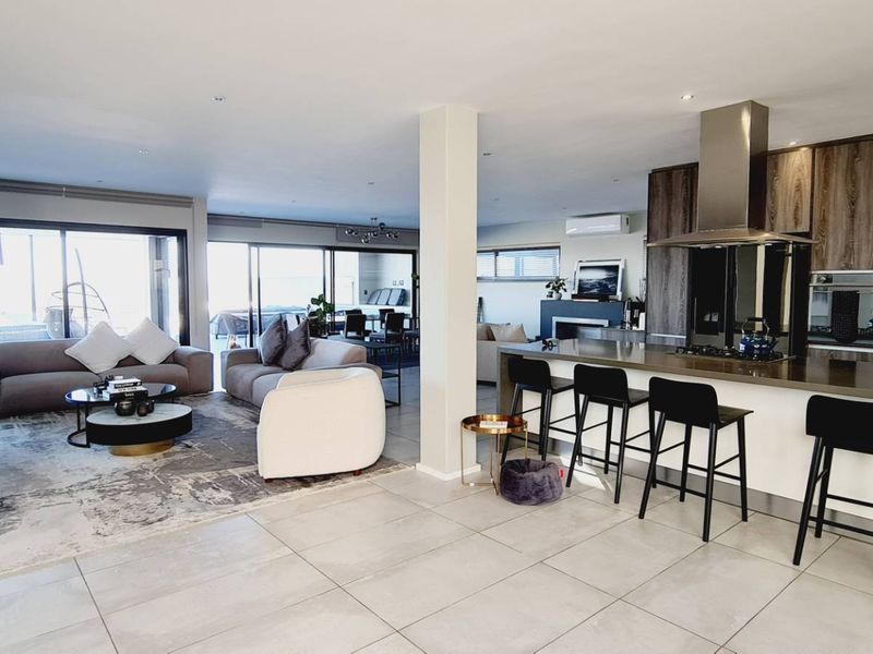 Where Cape Town's Most Spectacular Views Meet Unrivalled Luxury - Photo 10
