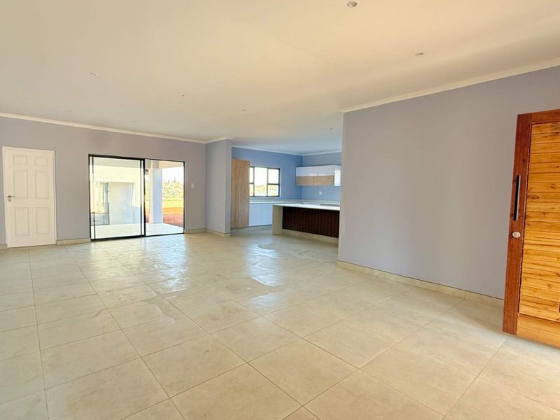 Luxury Family Home in River Goose Estate, Howick - Photo 4