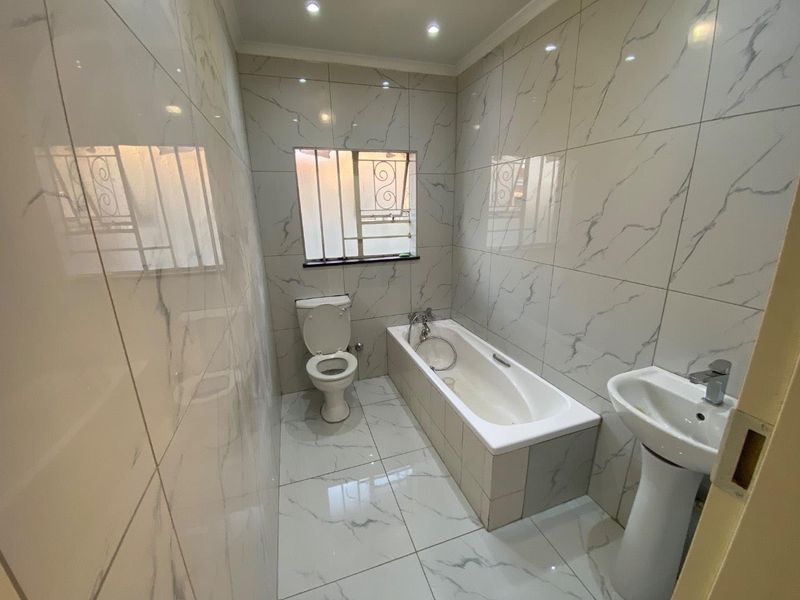 4 Bedroom House for rent - Photo 9