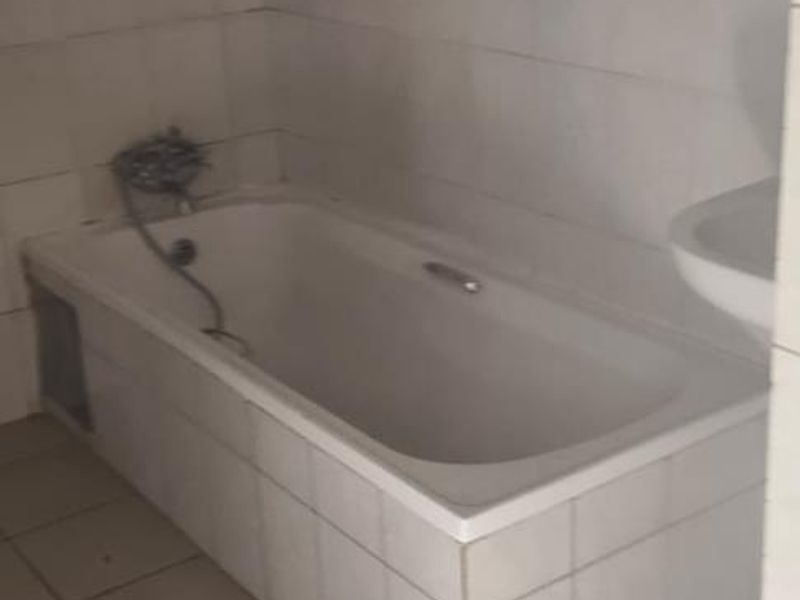 perfect beginner townhouse ideal for single or small family - Photo 9