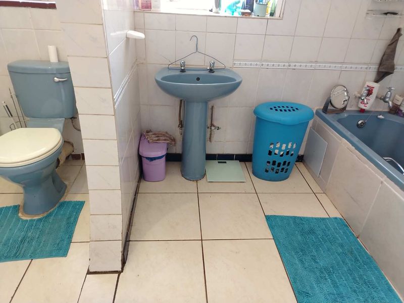Well Located family house - Photo 7