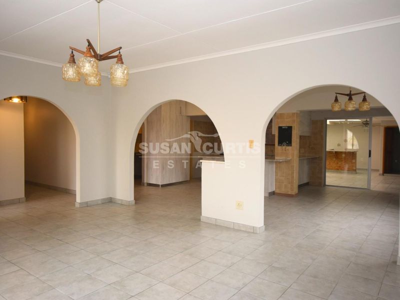 Family house with a braai room. - Photo 4
