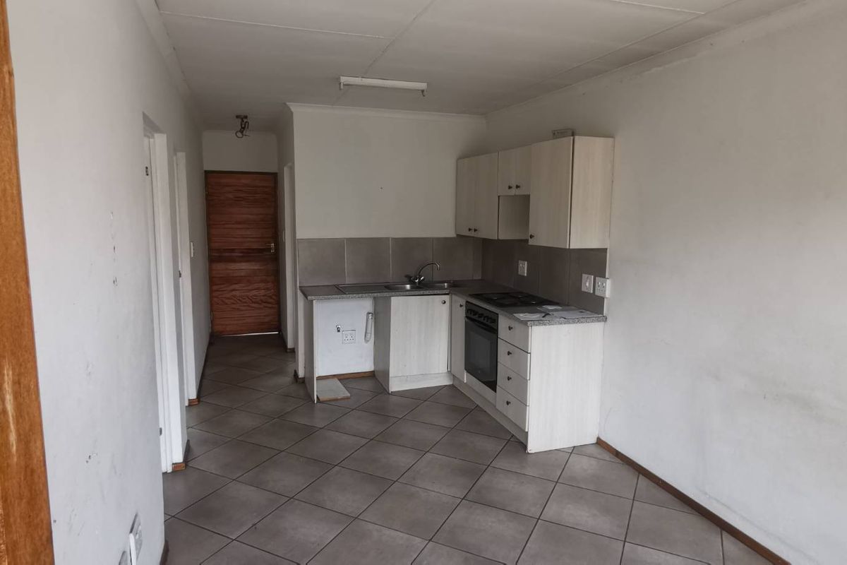 Spacious & Bright: Perfect 2-Bedroom Living - Photo 2