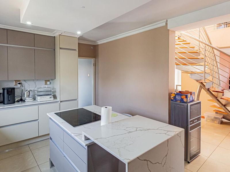 Luxury, Light & Space – Your Dream Home Awaits - Photo 8