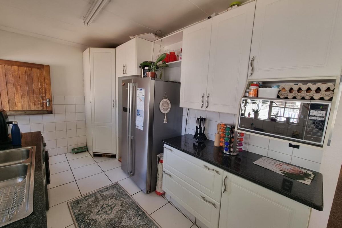 Ideal Family Home: Spacious & Move-In Ready! - Photo 2