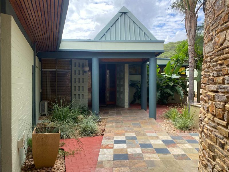 4 Bedroom house with flat and much more - Photo 3