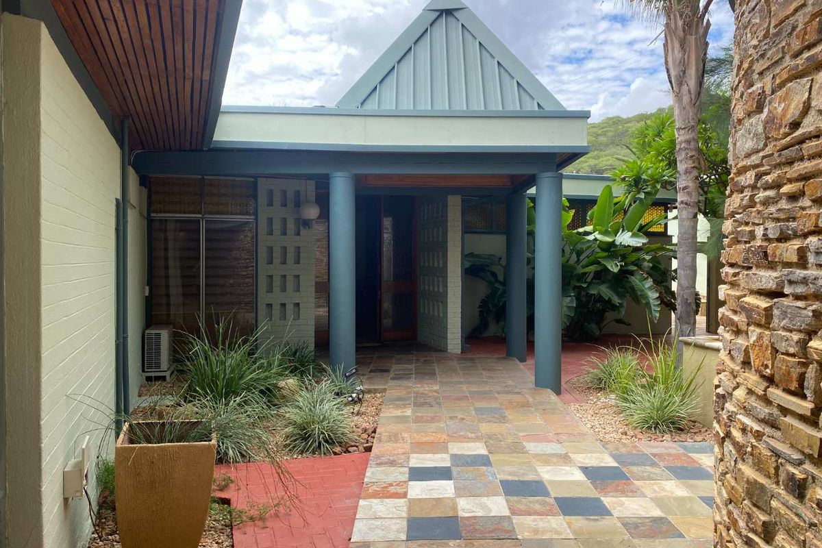 4 Bedroom house with flat and much more - Photo 3