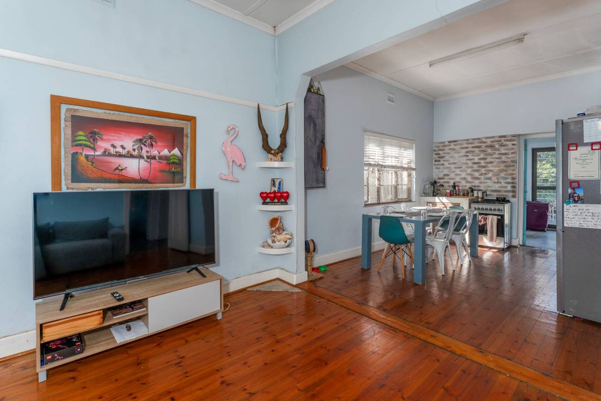 Charmimg Family home with Potential - Photo 5