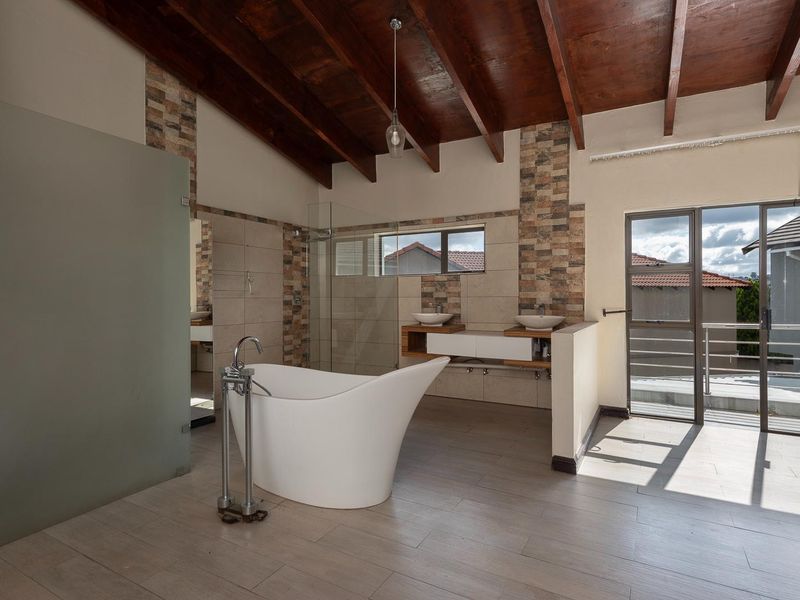 4 Luxury Bedrooms home For sale - Photo 9