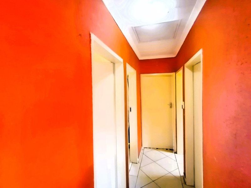 Charming 3-Bedroom Home in a Wonderful Neighborhood - Photo 10