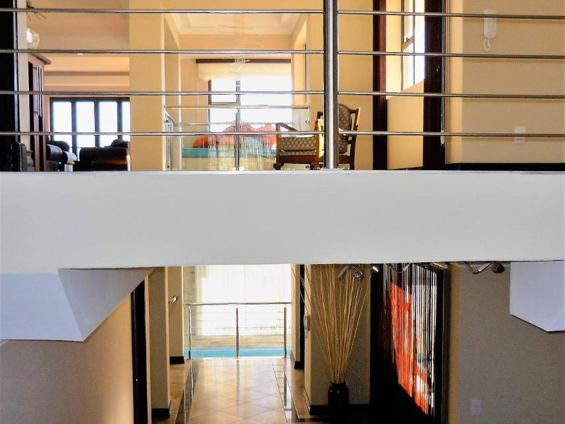 Stunning Double-Storey Home with Permanent Sea Views - Photo 3