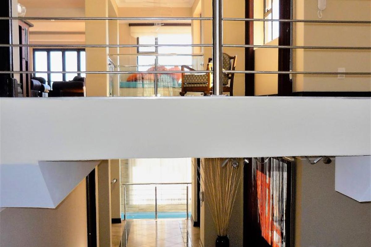 Stunning Double-Storey Home with Permanent Sea Views - Photo 3