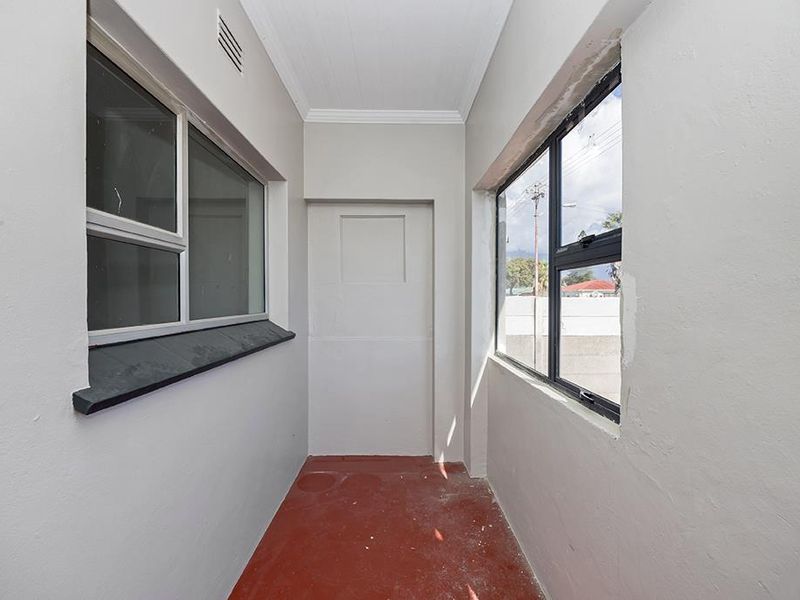Newly Renovated 3 Bedroom House for Sale in Brooklyn - Photo 5